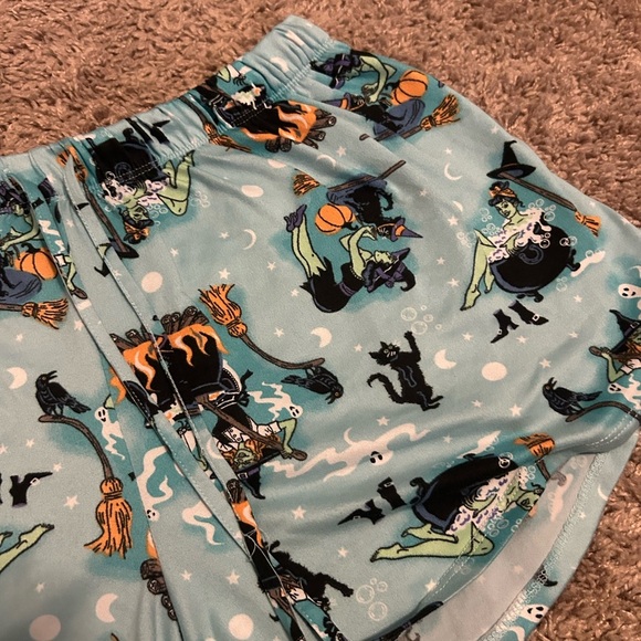 Halloween Witch 🪄 Pinup Goth Spooky Women’s Soft Short Sleeve Shorts PJ Set - Picture 7 of 9